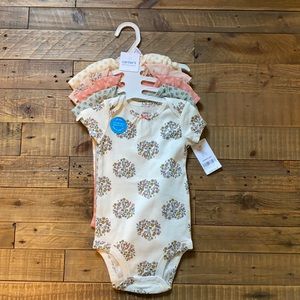 NWT 5 pieces Carter’s 9m floral onesie